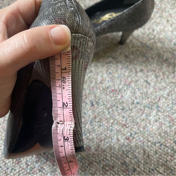 Yves Saint Laurent YSL Vintage Leather Pumps - Picture 9 of 10